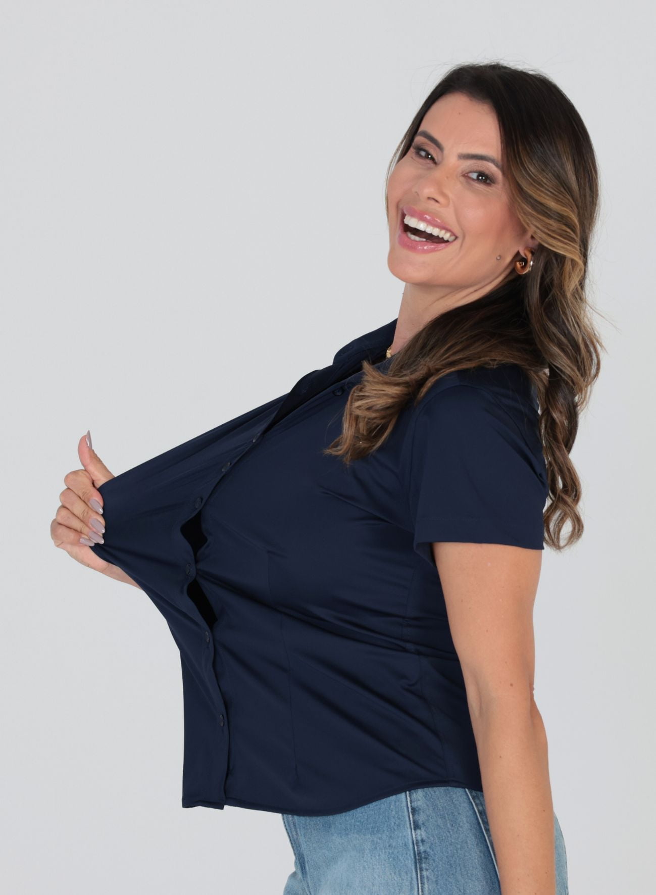CAMISA FEMININA SOCIAL MANGA CURTA ULTRA TECH AZUL MARINHO