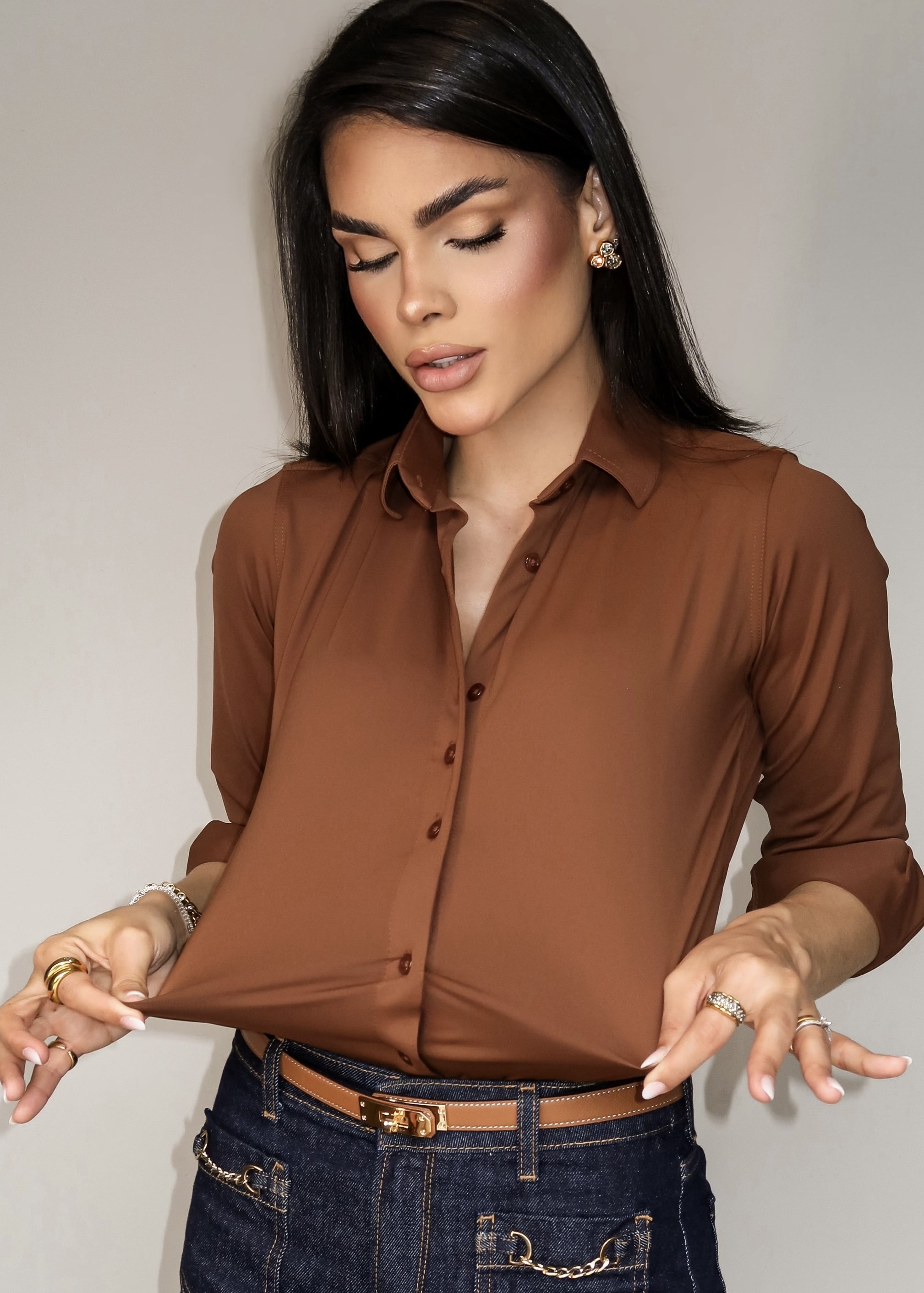 CAMISA FEMININA SOCIAL MANGA LONGA ULTRA TECH MARROM CAFÉ