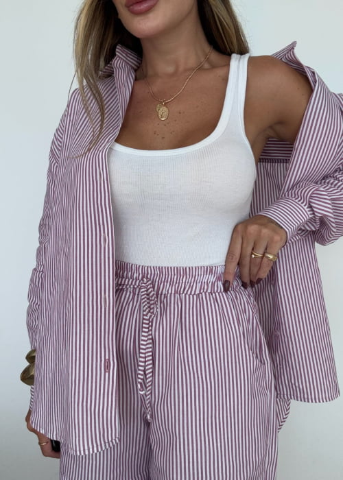 CONJUNTO FEMININO CAMISA OVERSIZED E SHORT LISTRADO 